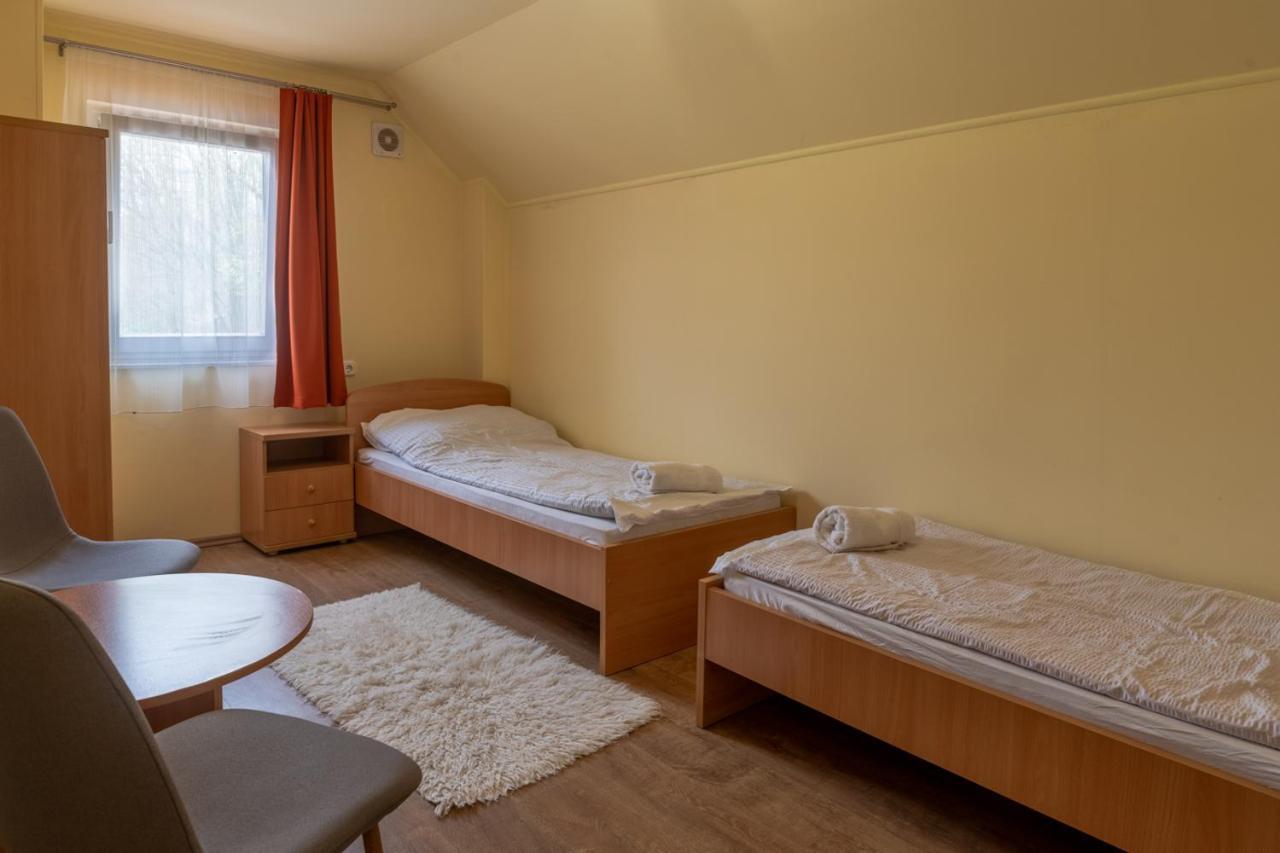 Kiraly Lovastanya Panzio Bed and Breakfast Janoshalma Exteriör bild